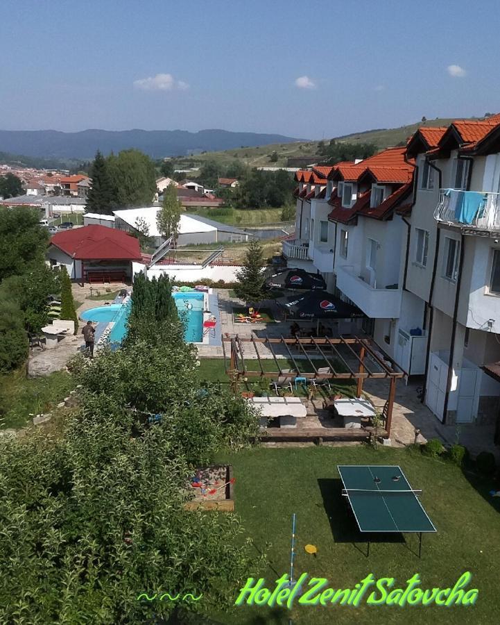 Hotel Zenit Satovcha Екстериор снимка