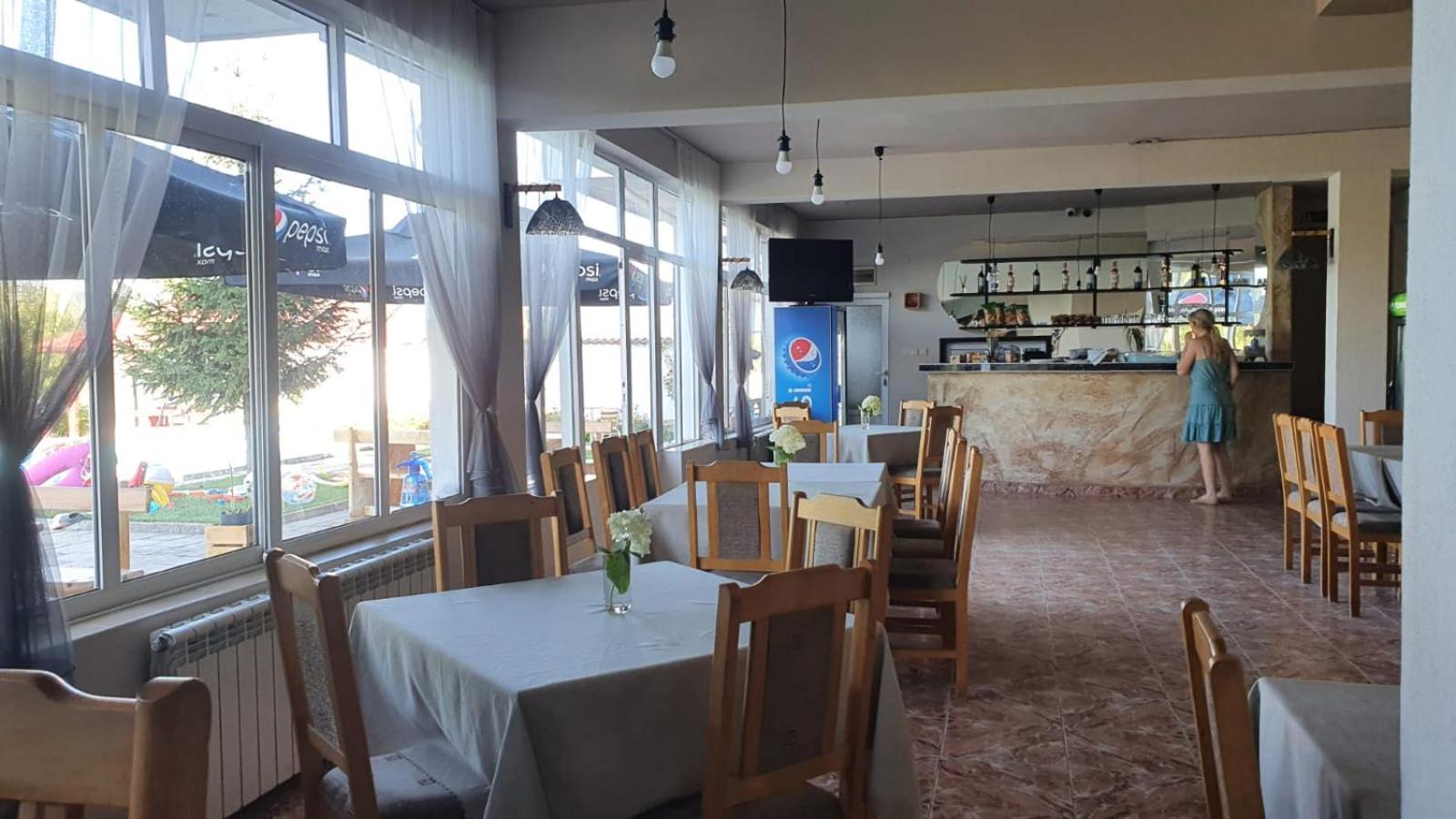 Hotel Zenit Satovcha Екстериор снимка